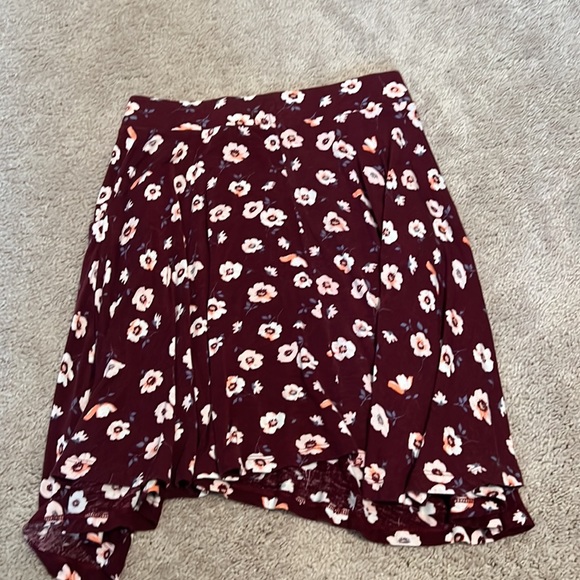flowy mini skirt, worn once, great condition, very soft! size M - Picture 2 of 4